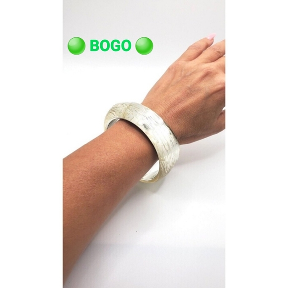 🟢  Lucite Mirrored Abstract Bangle Statement Bracelet - Picture 1 of 10